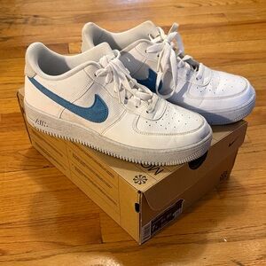 Nike Air Force 1 Crater GS, size 7,  White and University Blue Sneakers